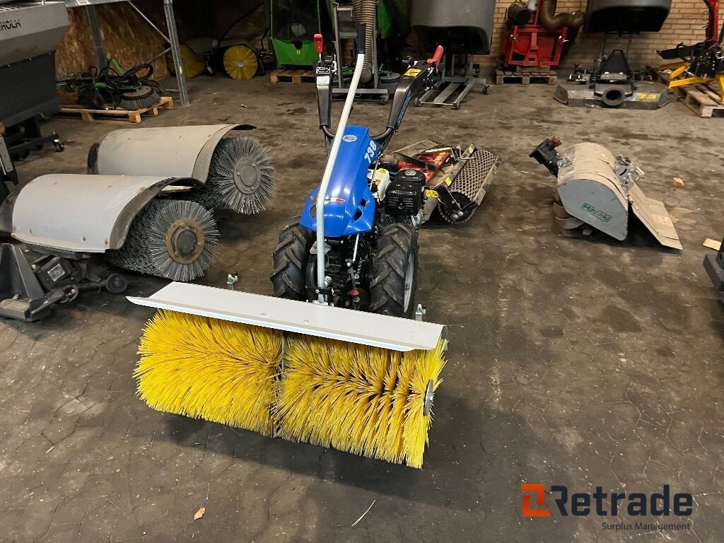 Redskabsbærer BCS 738 Power frontkost samt tilbehør - Landbrugsmaskine: billede 2 Redskabsbærer BCS 738 Power frontkost samt tilbehør - Landbrugsmaskine: billede 2