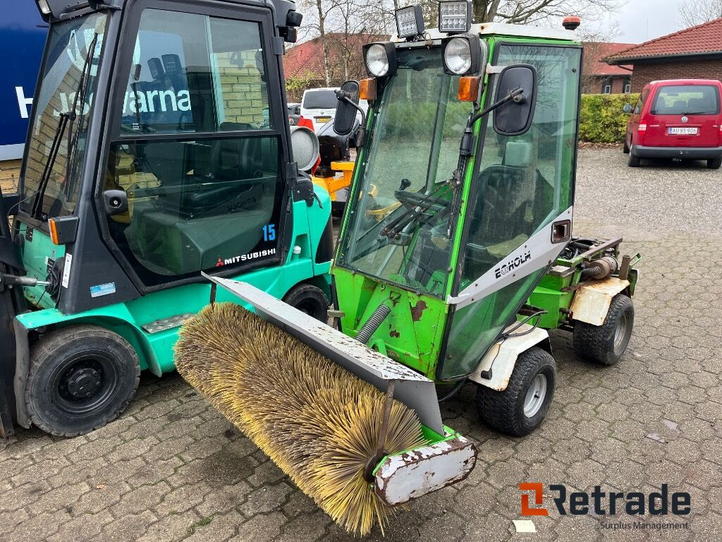 Redskabsbærer EGHOLM Kompaktbærer Med Egholm frontkost - Landbrugsmaskine: billede 1 Redskabsbærer EGHOLM Kompaktbærer Med Egholm frontkost - Landbrugsmaskine: billede 1