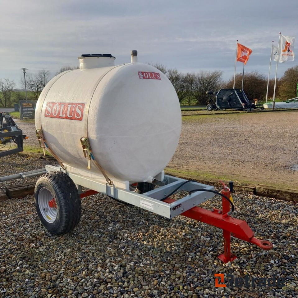 Solus 2000 l. vandvogn m. spredebom. - Landbrugsmaskine: billede 2 Solus 2000 l. vandvogn m. spredebom. - Landbrugsmaskine: billede 2
