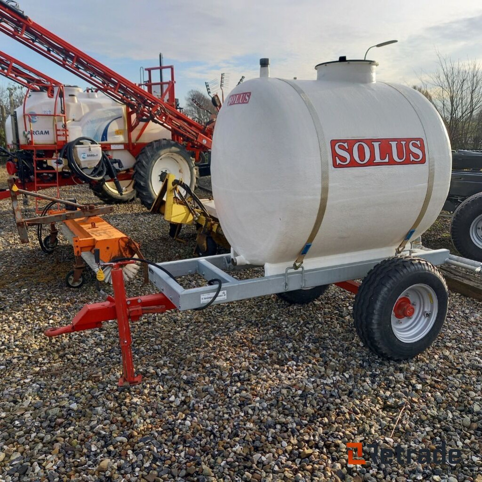 Solus 2000 l. vandvogn m. spredebom. - Landbrugsmaskine: billede 1 Solus 2000 l. vandvogn m. spredebom. - Landbrugsmaskine: billede 1