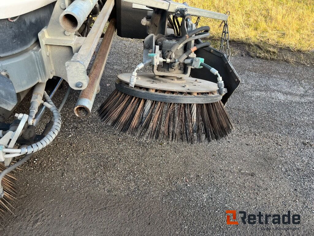 Leje en RAVO E6 feje-suge lastbil 3 koste. RAVO E6 feje-suge lastbil 3 koste.: billede 13 Leje en RAVO E6 feje-suge lastbil 3 koste. RAVO E6 feje-suge lastbil 3 koste.: billede 13