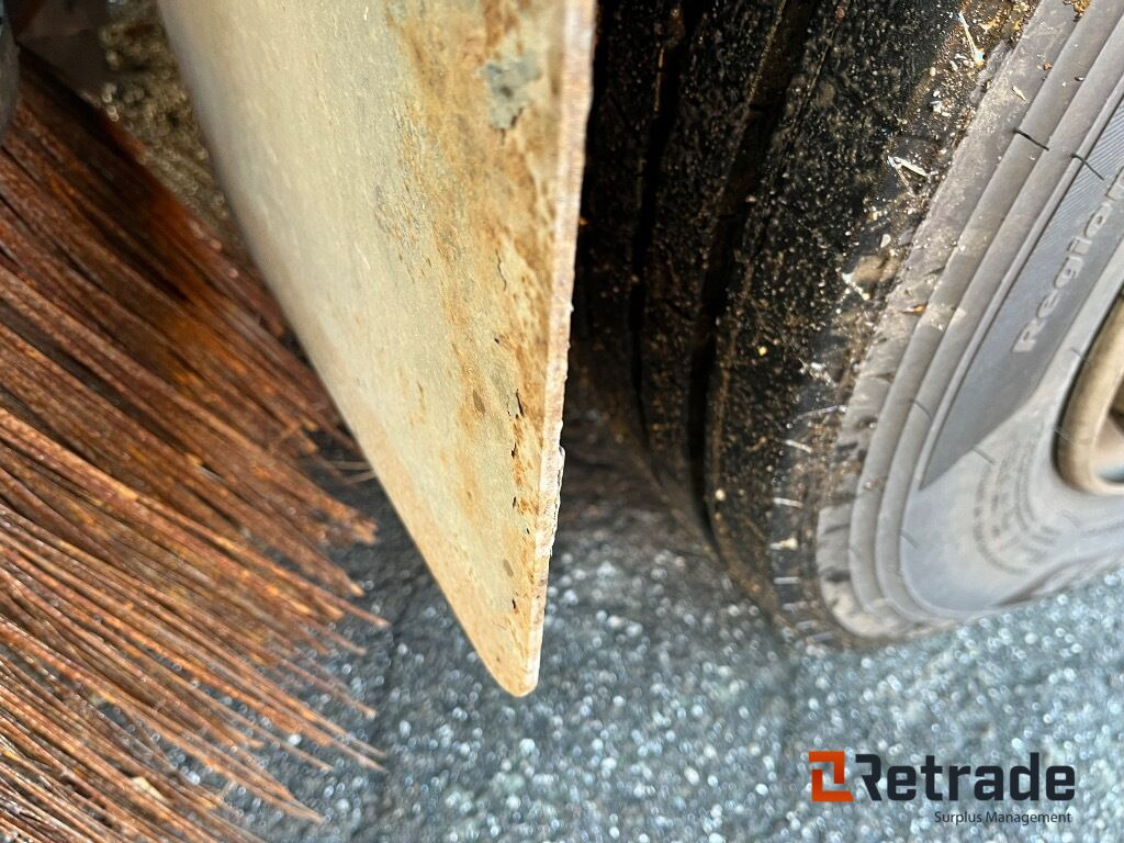 Leje en RAVO E6 feje-suge lastbil 3 koste. RAVO E6 feje-suge lastbil 3 koste.: billede 16 Leje en RAVO E6 feje-suge lastbil 3 koste. RAVO E6 feje-suge lastbil 3 koste.: billede 16