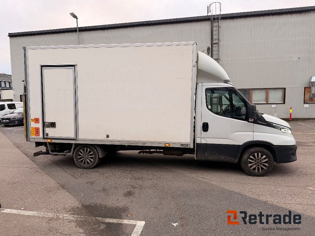 Skapbil IVECO 35S16 (parkert i Oslo) - Varebil med kasse: billede 4 Skapbil IVECO 35S16 (parkert i Oslo) - Varebil med kasse: billede 4