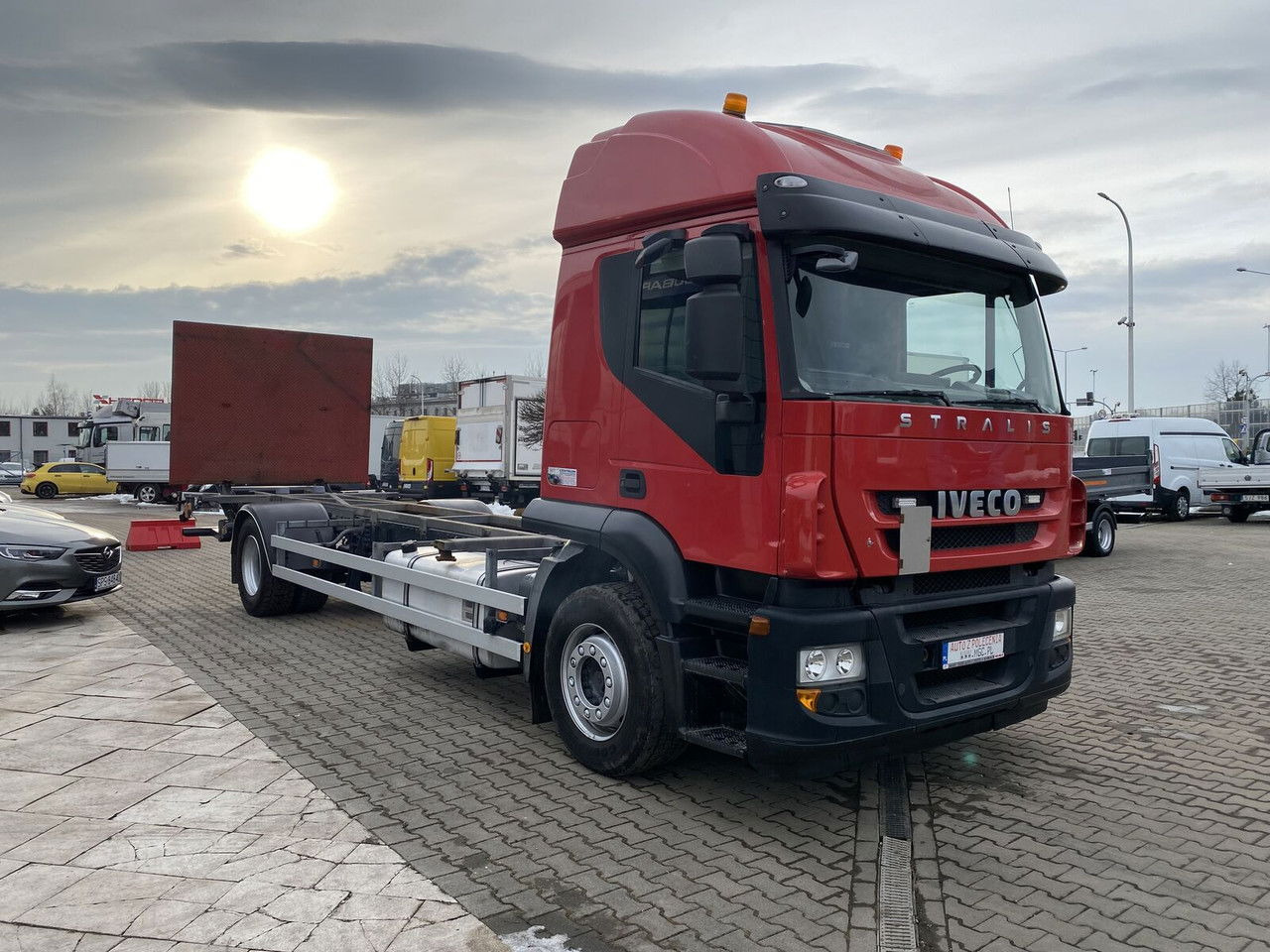 IVECO Stralis 360 AT 190 / Euro 5 / NEW Service / Long Frame - Lastbil chassis: billede 2 IVECO Stralis 360 AT 190 / Euro 5 / NEW Service / Long Frame - Lastbil chassis: billede 2