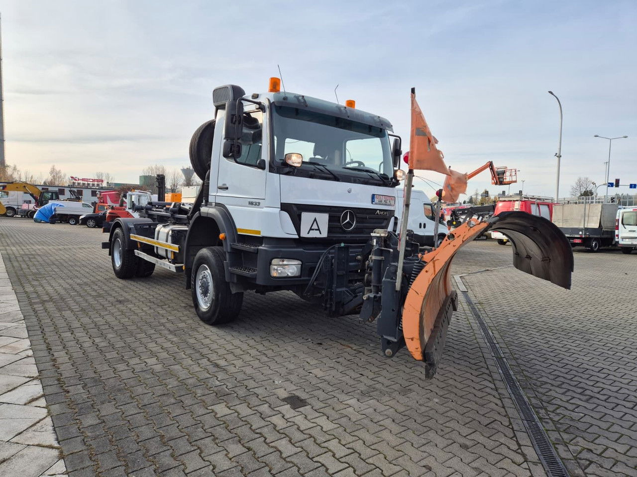 Mercedes-Benz Axor 1833 4X4 / Serviced / Schmidt Plow - Containerbil/ Veksellad lastbil: billede 4 Mercedes-Benz Axor 1833 4X4 / Serviced / Schmidt Plow - Containerbil/ Veksellad lastbil: billede 4