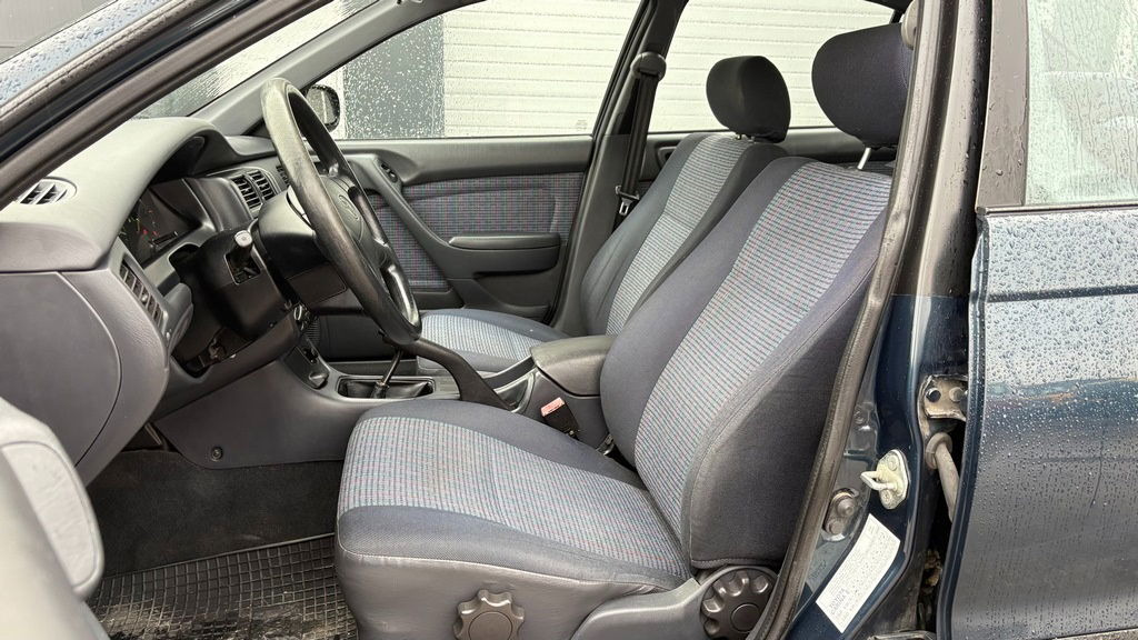 Bil Toyota Carina 1.6 - Petrol - 5 Doors: billede 10 Bil Toyota Carina 1.6 - Petrol - 5 Doors: billede 10