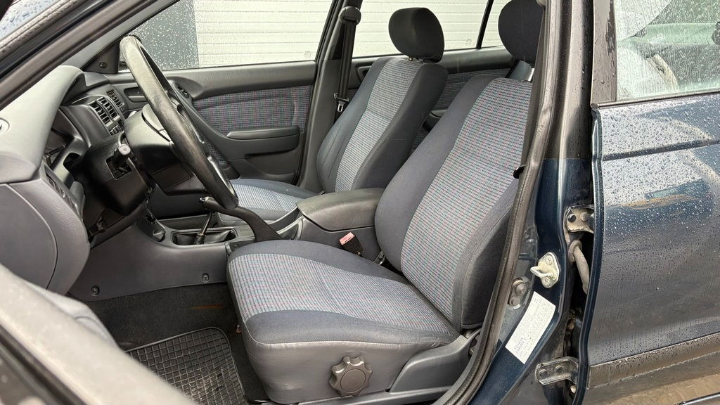 Bil Toyota Carina 1.6 - Petrol - 5 Doors: billede 11 Bil Toyota Carina 1.6 - Petrol - 5 Doors: billede 11