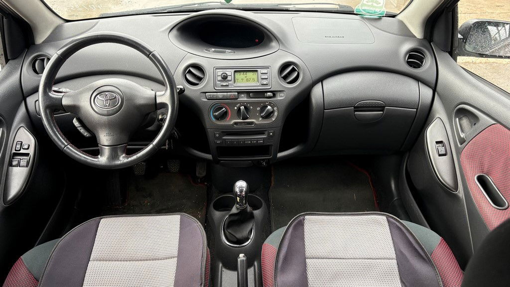 Hatchback Toyota Yaris 1.3 - Petrol - 5 Doors - AC: billede 12 Hatchback Toyota Yaris 1.3 - Petrol - 5 Doors - AC: billede 12