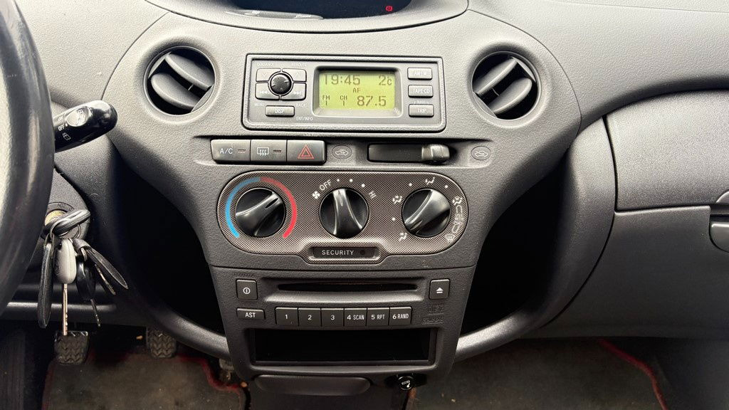Hatchback Toyota Yaris 1.3 - Petrol - 5 Doors - AC: billede 14 Hatchback Toyota Yaris 1.3 - Petrol - 5 Doors - AC: billede 14