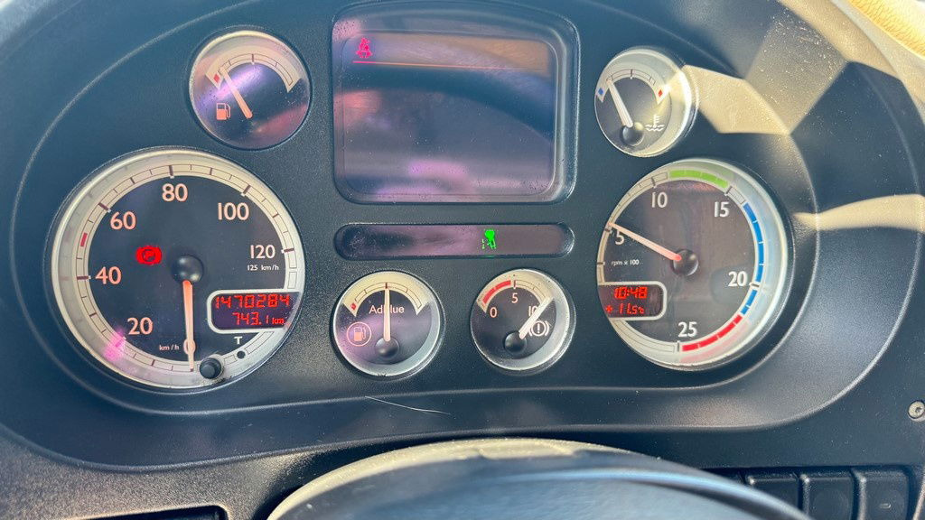 Leje en  DAF XF 105.460 4x2 tractor unit - tipp. hydr. DAF XF 105.460 4x2 tractor unit - tipp. hydr.: billede 19