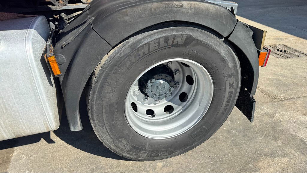 Leje en  DAF XF 105.460 4x2 tractor unit - tipp. hydr. DAF XF 105.460 4x2 tractor unit - tipp. hydr.: billede 10