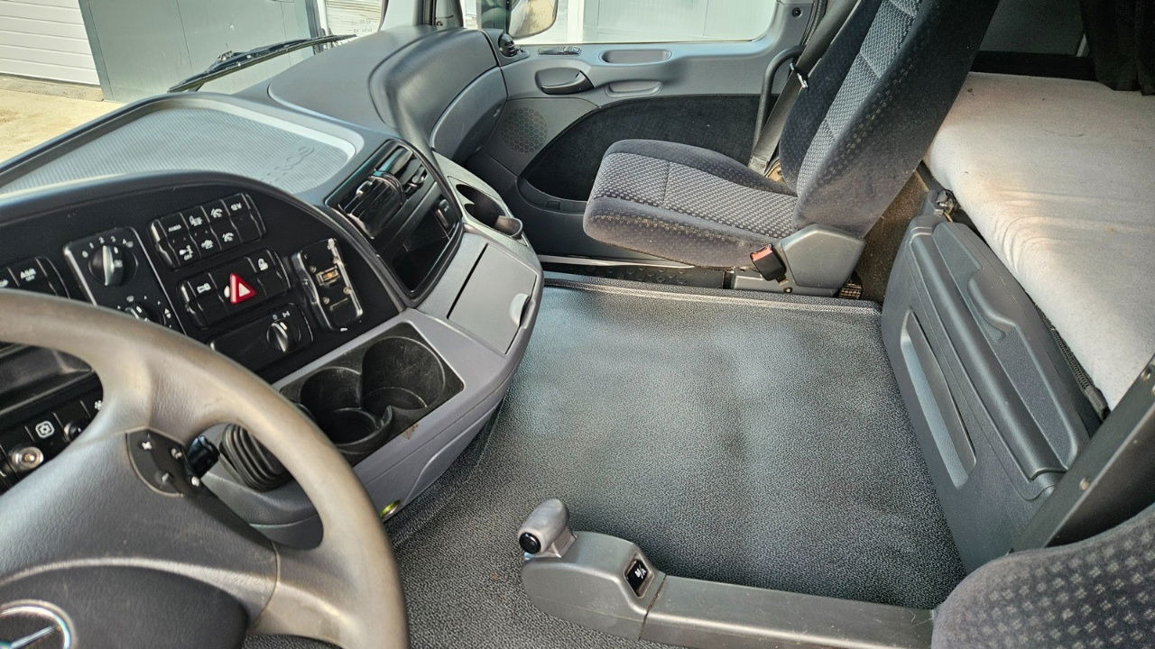 Leje en  Mercedes-Benz Actros 1841 4x2 tractor unit - retarder Mercedes-Benz Actros 1841 4x2 tractor unit - retarder: billede 28