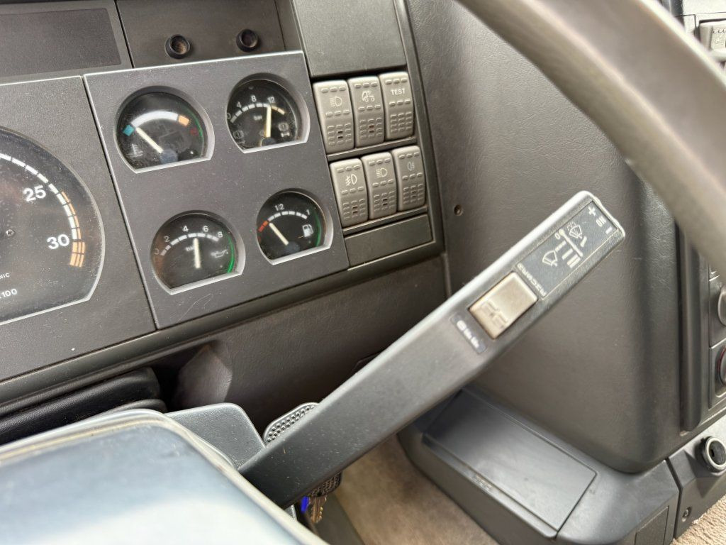 Leje en  Iveco 190E35 EURO 1 Kran PM10 Iveco 190E35 EURO 1 Kran PM10: billede 17