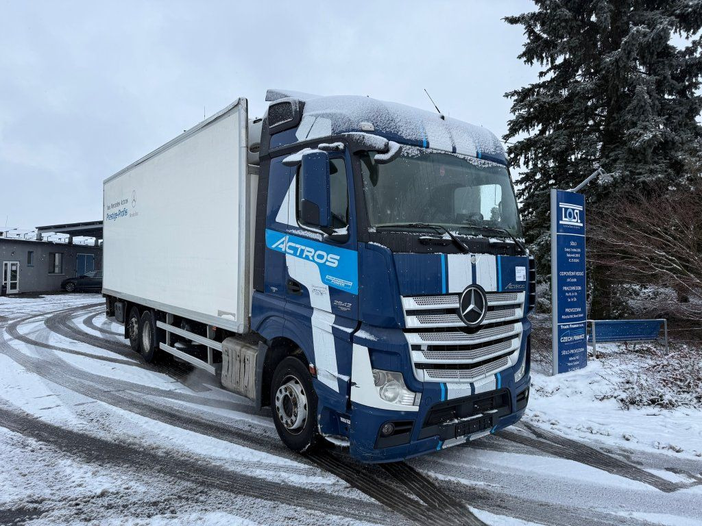 Mercedes-Benz 2542 Actros 6x2 EURO 6 - Kølevogn lastbil: billede 2 Mercedes-Benz 2542 Actros 6x2 EURO 6 - Kølevogn lastbil: billede 2