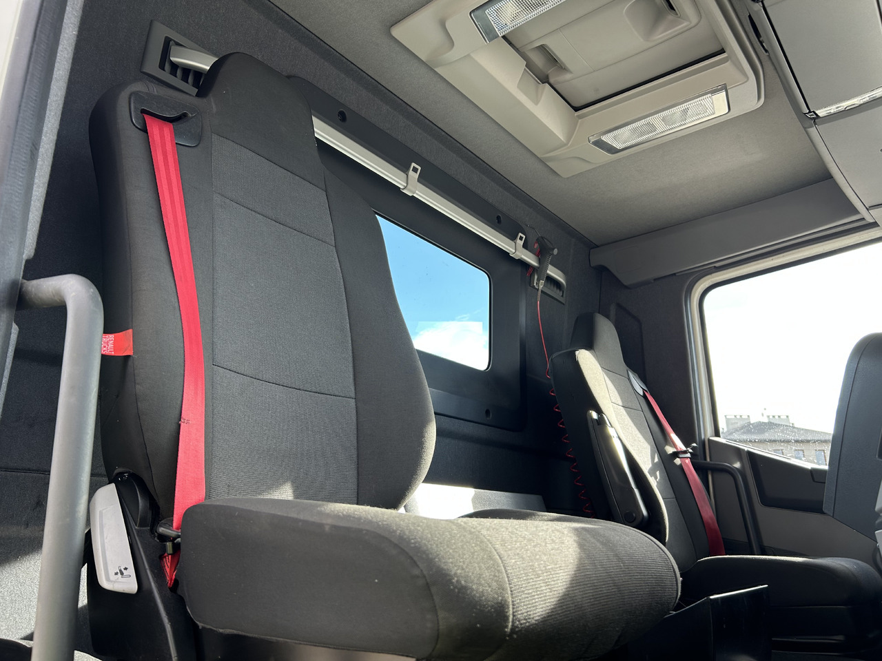 Leje en RENAULT C380 6X4 / FASSI F215A + REMOTE / ROTATOR RENAULT C380 6X4 / FASSI F215A + REMOTE / ROTATOR: billede 18 Leje en RENAULT C380 6X4 / FASSI F215A + REMOTE / ROTATOR RENAULT C380 6X4 / FASSI F215A + REMOTE / ROTATOR: billede 18