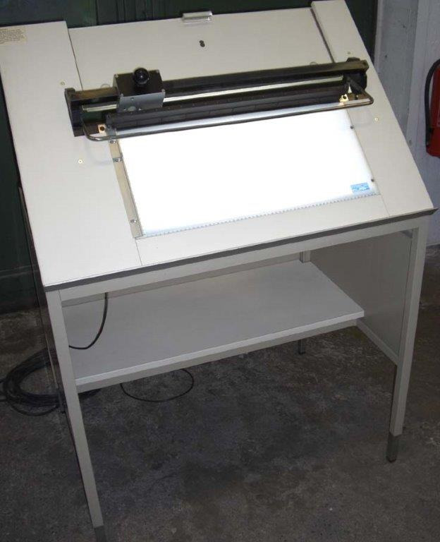 Mega steel cutter 699-2 on light table with waste box - Papir skæremaskine: billede 1 Mega steel cutter 699-2 on light table with waste box - Papir skæremaskine: billede 1