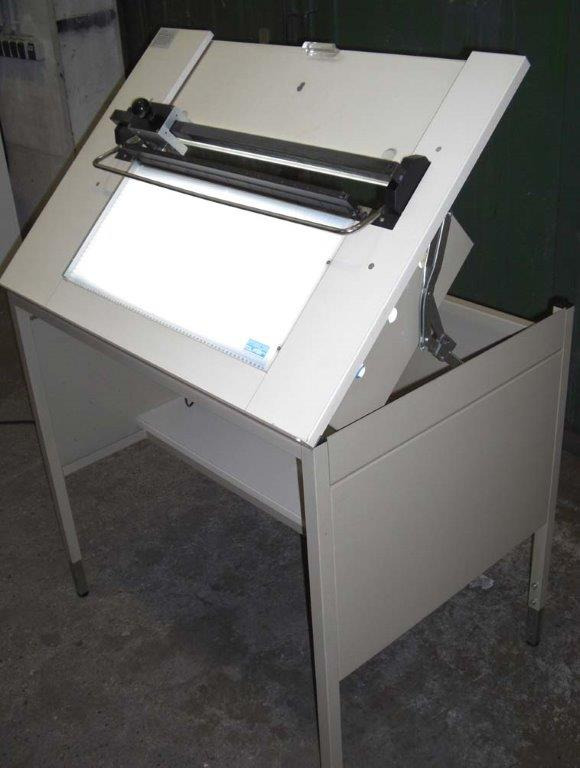 Mega steel cutter 699-2 on light table with waste box - Papir skæremaskine: billede 2 Mega steel cutter 699-2 on light table with waste box - Papir skæremaskine: billede 2