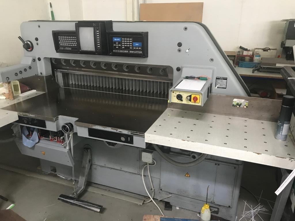 Schneider SENATOR cutting machine 115 MC - Papir skæremaskine: billede 1 Schneider SENATOR cutting machine 115 MC - Papir skæremaskine: billede 1