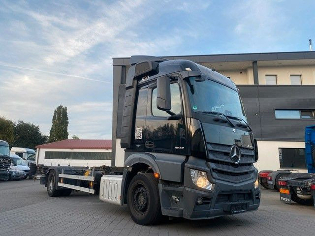 Mercedes-Benz Actros 1842 BDF LBW 1845 2x Mercedes-Benz Actros 1842 BDF LBW 1845 2x - Containerbil/ Veksellad lastbil: billede 1 Mercedes-Benz Actros 1842 BDF LBW 1845 2x Mercedes-Benz Actros 1842 BDF LBW 1845 2x - Containerbil/ Veksellad lastbil: billede 1