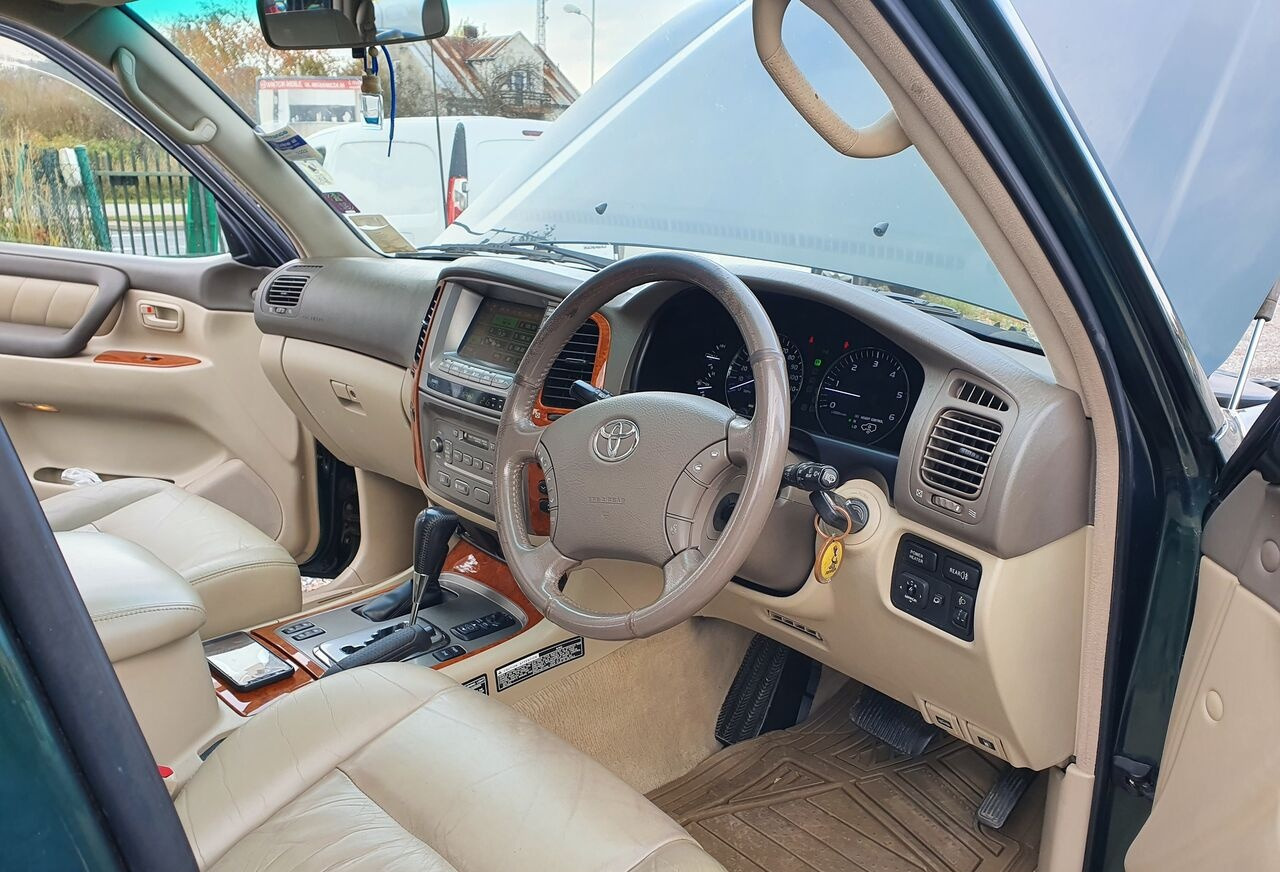 Toyota LAND CRUISER 100 4,2 TD KLIMA 7 OSOB - SUV: billede 2 Toyota LAND CRUISER 100 4,2 TD KLIMA 7 OSOB - SUV: billede 2