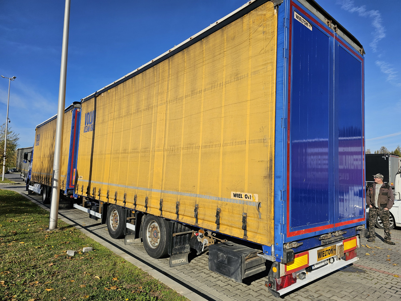 VOLVO FH460 ZESTAW TANDEM 120 M3 PRZEJAZDOWY + PRZYCZEPA FIRANKA SAF - Lastbil med presenning: billede 5 VOLVO FH460 ZESTAW TANDEM 120 M3 PRZEJAZDOWY + PRZYCZEPA FIRANKA SAF - Lastbil med presenning: billede 5