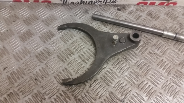 Landini Mythos Series 115 Rear Differential Lock Fork And Shaft 3531772m2, 772r2 - Differentialtandhjul for Traktor: billede 2 Landini Mythos Series 115 Rear Differential Lock Fork And Shaft 3531772m2, 772r2 - Differentialtandhjul for Traktor: billede 2