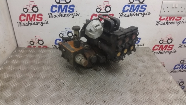 Landini Mythos Series Mythos 115 Spool Valve Valves Assembly - Hydraulisk ventil for Traktor: billede 1 Landini Mythos Series Mythos 115 Spool Valve Valves Assembly - Hydraulisk ventil for Traktor: billede 1