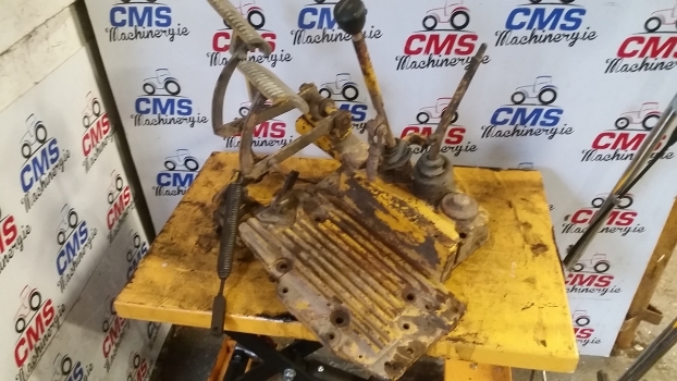 Massey Ferguson 50b Transmission Control Shift Cover Plate Assembly 881610m1 - Gearstang for Traktor: billede 1 Massey Ferguson 50b Transmission Control Shift Cover Plate Assembly 881610m1 - Gearstang for Traktor: billede 1