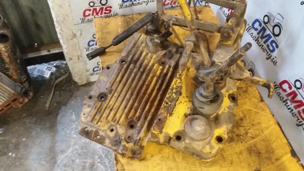 Massey Ferguson 50b Transmission Control Shift Cover Plate Assembly 881610m1 - Gearstang for Traktor: billede 2 Massey Ferguson 50b Transmission Control Shift Cover Plate Assembly 881610m1 - Gearstang for Traktor: billede 2