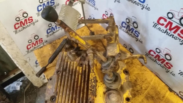 Massey Ferguson 50b Transmission Control Shift Cover Plate Assembly 881610m1 - Gearstang for Traktor: billede 3 Massey Ferguson 50b Transmission Control Shift Cover Plate Assembly 881610m1 - Gearstang for Traktor: billede 3