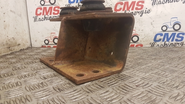 Massey Ferguson 690, 698, 699 Cab Suspension Bracket Mounting Lhs 1680876m91 - Førerhusaffjedring for Traktor: billede 2 Massey Ferguson 690, 698, 699 Cab Suspension Bracket Mounting Lhs 1680876m91 - Førerhusaffjedring for Traktor: billede 2