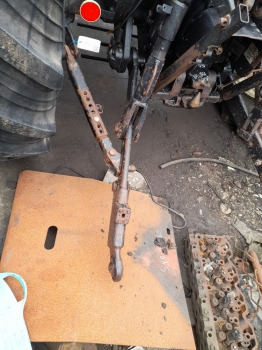 Valtra 6100, 6200, 6300, 6400 Lift Arm Lhs V45352600, V45352610 - Affjedring: billede 1 Valtra 6100, 6200, 6300, 6400 Lift Arm Lhs V45352600, V45352610 - Affjedring: billede 1