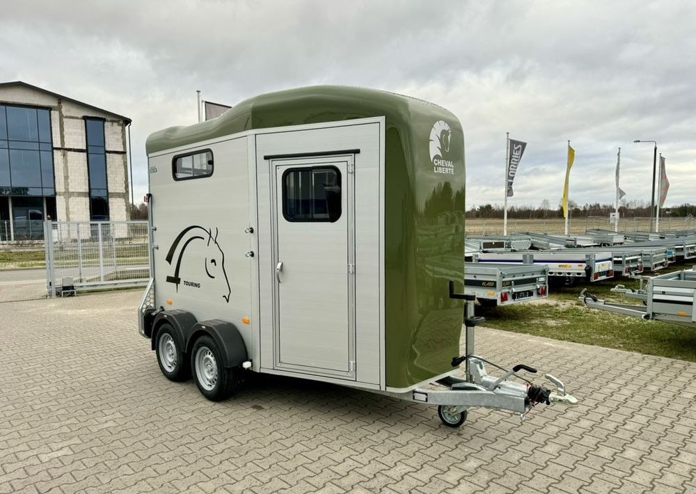 CHEVAL LIBERTÉ Touring Country + siodlarnia | przyczepa dla dwóch koni z rampą z przodu | 2000 kg DMC - Hestetrailer: billede 2 CHEVAL LIBERTÉ Touring Country + siodlarnia | przyczepa dla dwóch koni z rampą z przodu | 2000 kg DMC - Hestetrailer: billede 2