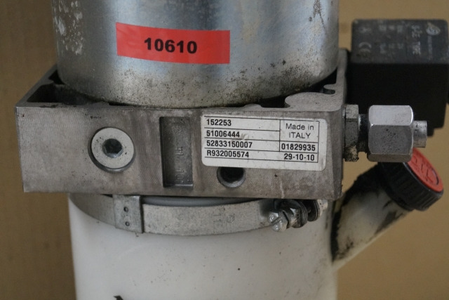 Jungheinrich 51006444 | Lifting motor with tank 24V 2,2KW 120A 2600 min-1 ISKRA Lifting motor with tank 24V 2,2KW 120A 2600 min-1 ISKRA code R932005574 for ERE225 year 2010 - Hydraulikpumpe for Materialehåndteringsudstyr: billede 2 Jungheinrich 51006444 | Lifting motor with tank 24V 2,2KW 120A 2600 min-1 ISKRA Lifting motor with tank 24V 2,2KW 120A 2600 min-1 ISKRA code R932005574 for ERE225 year 2010 - Hydraulikpumpe for Materialehåndteringsudstyr: billede 2