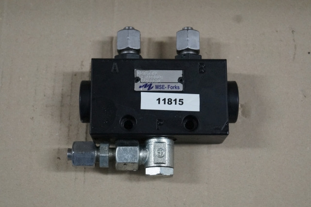 Unknown 100747314 | Valve block 1 in 2 out MSE forks 44033524 RE0100049 Valve block 1 in 2 out MSE forks 44033524 RE0100049 - Hydraulisk ventil for Materialehåndteringsudstyr: billede 1 Unknown 100747314 | Valve block 1 in 2 out MSE forks 44033524 RE0100049 Valve block 1 in 2 out MSE forks 44033524 RE0100049 - Hydraulisk ventil for Materialehåndteringsudstyr: billede 1