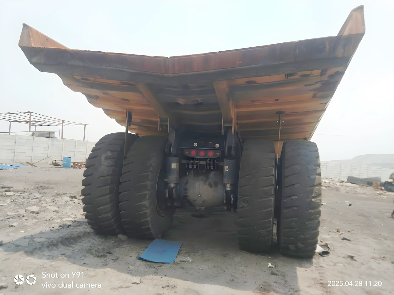 KOMATSU DUMP TRUCK HD785-7 - Maskine til minedrift: billede 2 KOMATSU DUMP TRUCK HD785-7 - Maskine til minedrift: billede 2