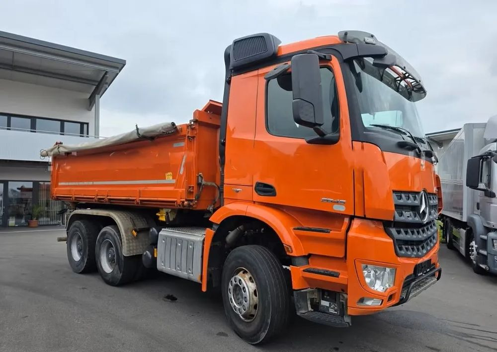 Mercedes-Benz Arocs 2645 6x4 – Wywrotka Meiller 3- stronny/ Manual / Retarder / BORDMATIK / Blatt/Blatt - Tipvogn lastbil: billede 3 Mercedes-Benz Arocs 2645 6x4 – Wywrotka Meiller 3- stronny/ Manual / Retarder / BORDMATIK / Blatt/Blatt - Tipvogn lastbil: billede 3