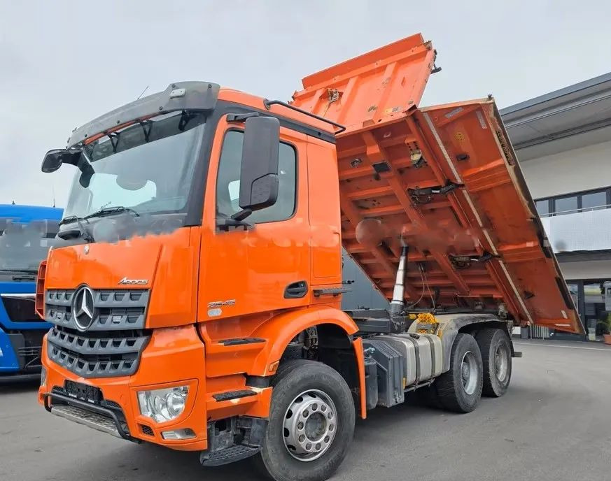Leje en Mercedes-Benz Arocs 2645 6x4 – Wywrotka Meiller 3- stronny/ Manual / Retarder / BORDMATIK / Blatt/Blatt Mercedes-Benz Arocs 2645 6x4 – Wywrotka Meiller 3- stronny/ Manual / Retarder / BORDMATIK / Blatt/Blatt: billede 8 Leje en Mercedes-Benz Arocs 2645 6x4 – Wywrotka Meiller 3- stronny/ Manual / Retarder / BORDMATIK / Blatt/Blatt Mercedes-Benz Arocs 2645 6x4 – Wywrotka Meiller 3- stronny/ Manual / Retarder / BORDMATIK / Blatt/Blatt: billede 8