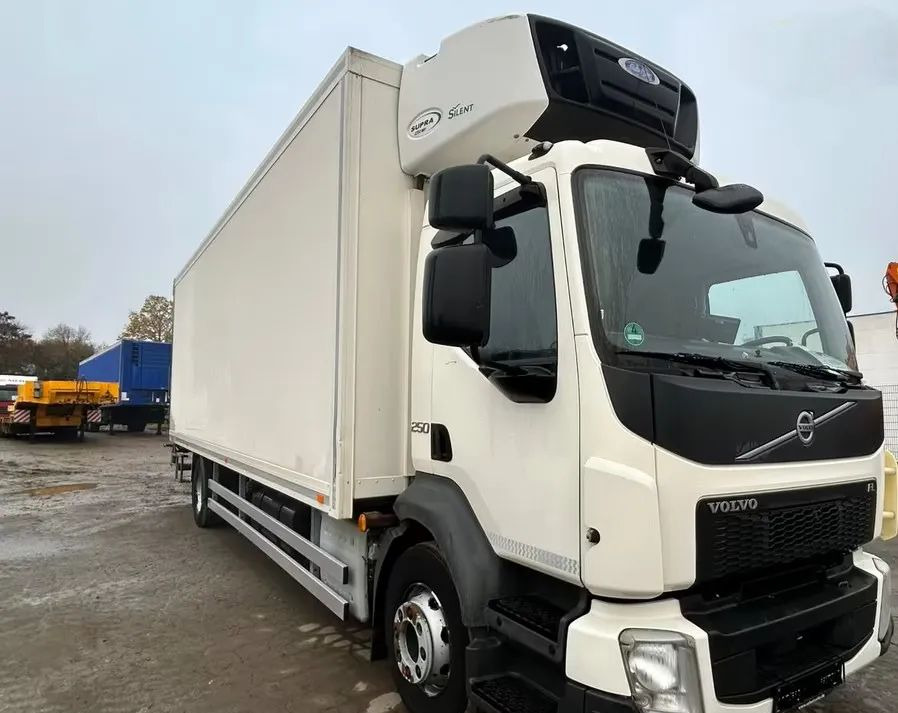Volvo FL 250 | Chłodnia Carrier Supra -30°C | Hydrauliczna platforma załadunkowa | ogrzewanie postojowe | 187 654 km | Automatyczna skrzynia | Euro 6 |4x2 - Kølevogn lastbil: billede 1 Volvo FL 250 | Chłodnia Carrier Supra -30°C | Hydrauliczna platforma załadunkowa | ogrzewanie postojowe | 187 654 km | Automatyczna skrzynia | Euro 6 |4x2 - Kølevogn lastbil: billede 1