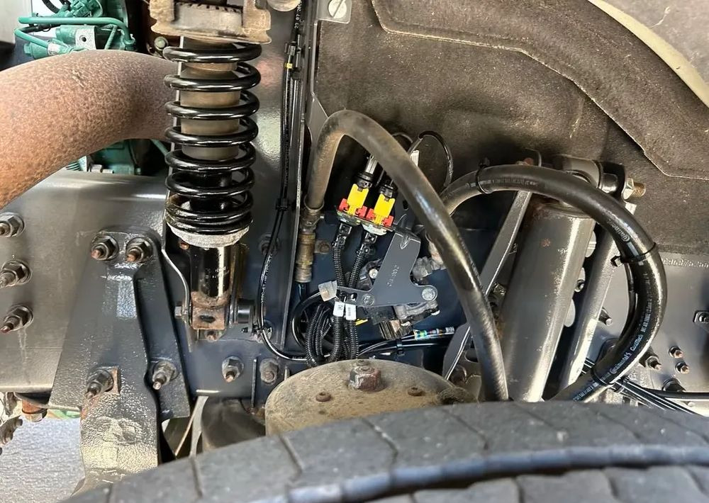 Volvo FM420 6x2 z zabudową budowlaną  / oś podnoszona i skrętna / HDS Atlas / Euro 6 / 238 000 km - Lastbil med lad, Lastbil med kran: billede 5 Volvo FM420 6x2 z zabudową budowlaną  / oś podnoszona i skrętna / HDS Atlas / Euro 6 / 238 000 km - Lastbil med lad, Lastbil med kran: billede 5