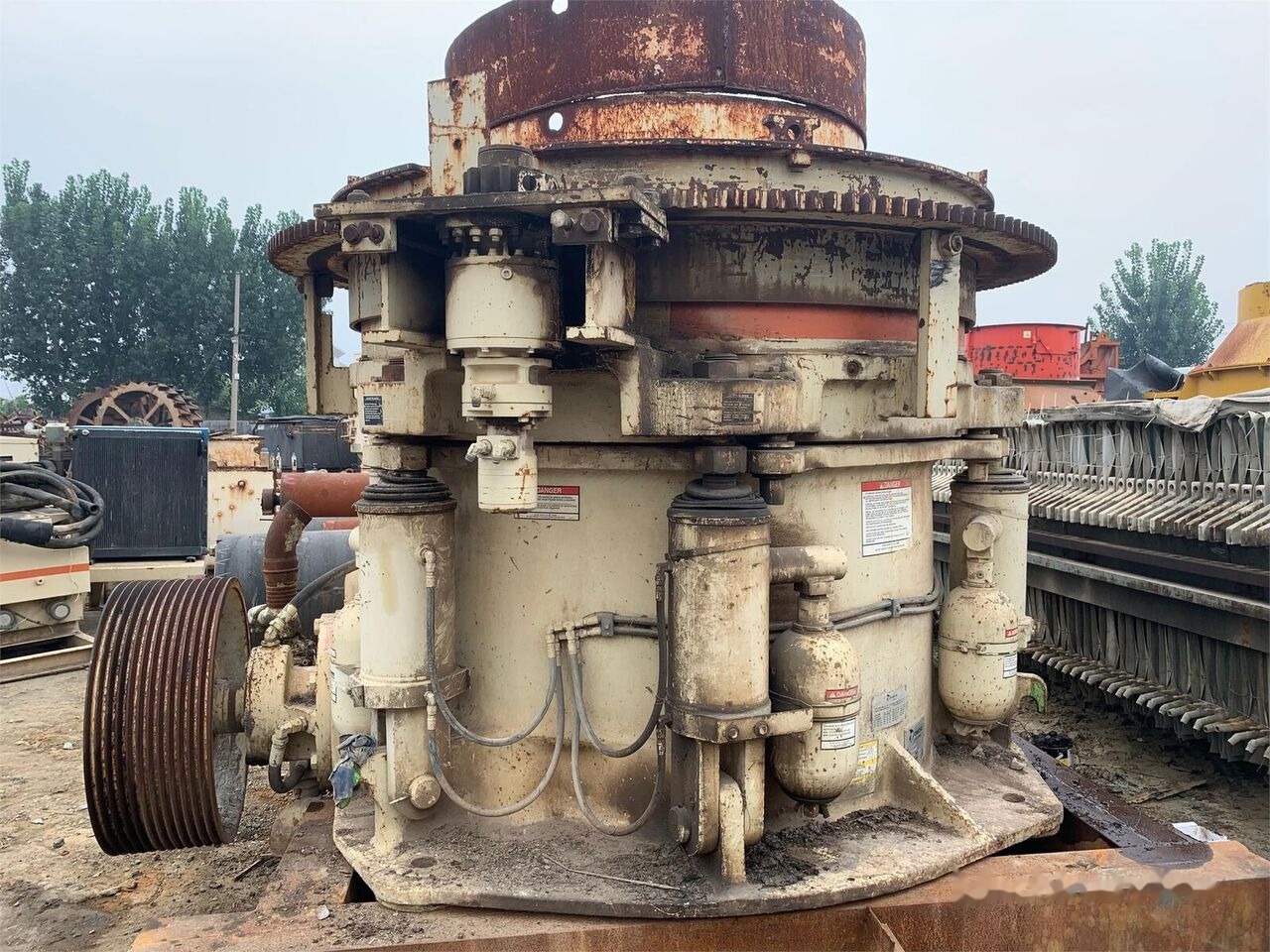 Metso HP400 Original Cone Crusher Used - Kegleknuser: billede 1 Metso HP400 Original Cone Crusher Used - Kegleknuser: billede 1