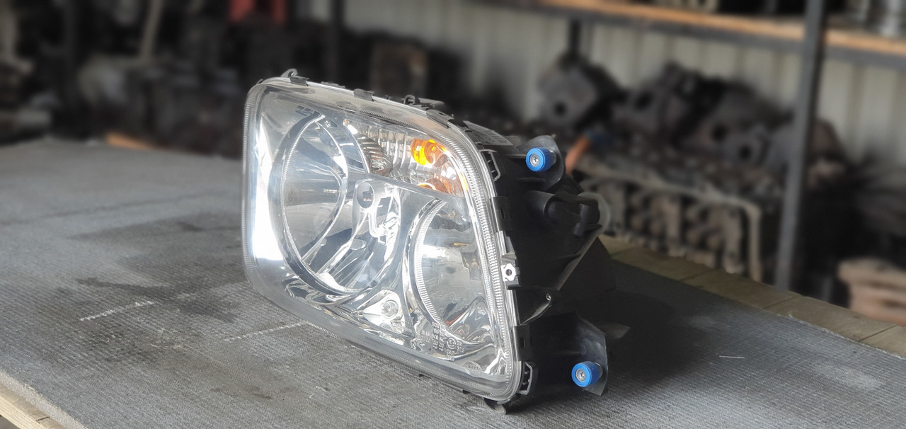 ACTROS MP III HEADLIGHT - PASSENGER - Lys/ Belysning for Lastbil: billede 2 ACTROS MP III HEADLIGHT - PASSENGER - Lys/ Belysning for Lastbil: billede 2