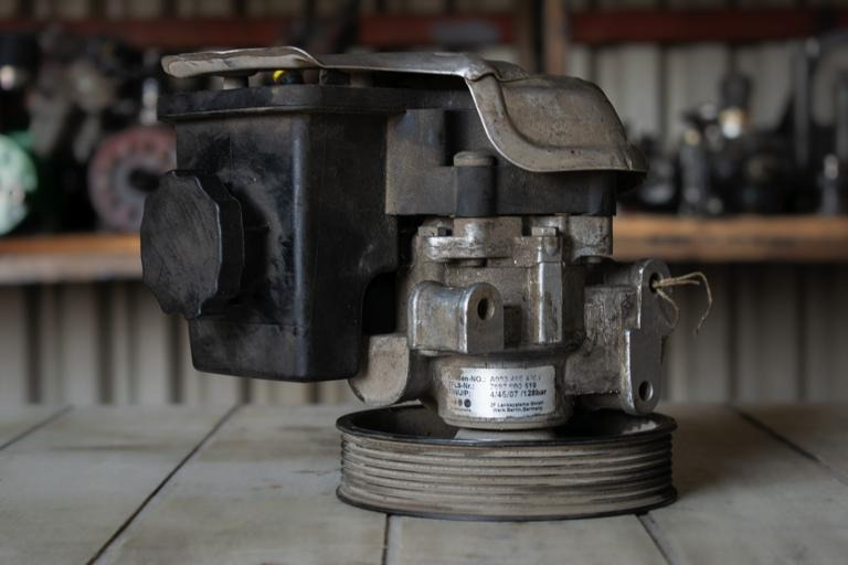 MERCEDES-BENZ SPRINTER (903) 313 CDI HYDRAULIC POWER STEERING PUMP - Stryrepumpe for Lastbil: billede 2 MERCEDES-BENZ SPRINTER (903) 313 CDI HYDRAULIC POWER STEERING PUMP - Stryrepumpe for Lastbil: billede 2