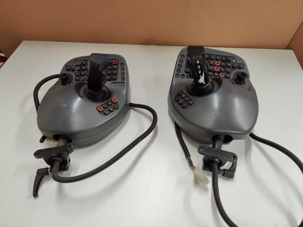 Komatsu Joysticks - Elektrisk system for Skovningsmaskine: billede 5 Komatsu Joysticks - Elektrisk system for Skovningsmaskine: billede 5