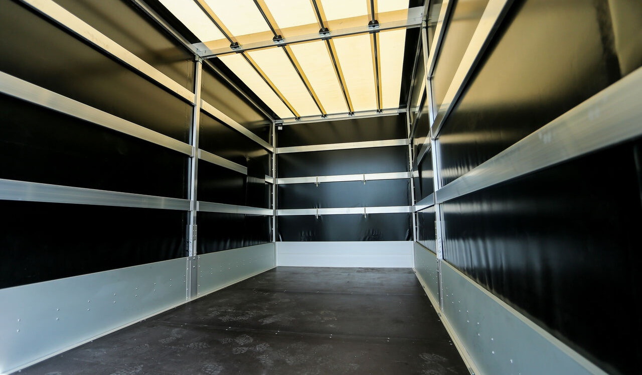 Mercedes-Benz Sprinter 319 - Varebil med presenning: billede 3 Mercedes-Benz Sprinter 319 - Varebil med presenning: billede 3