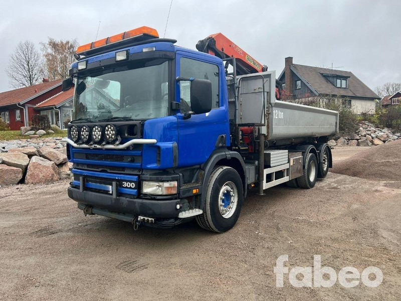 Scania P94GB 6X2 * 4NA300 - Lastbil kroghejs, Lastbil med kran: billede 1 Scania P94GB 6X2 * 4NA300 - Lastbil kroghejs, Lastbil med kran: billede 1