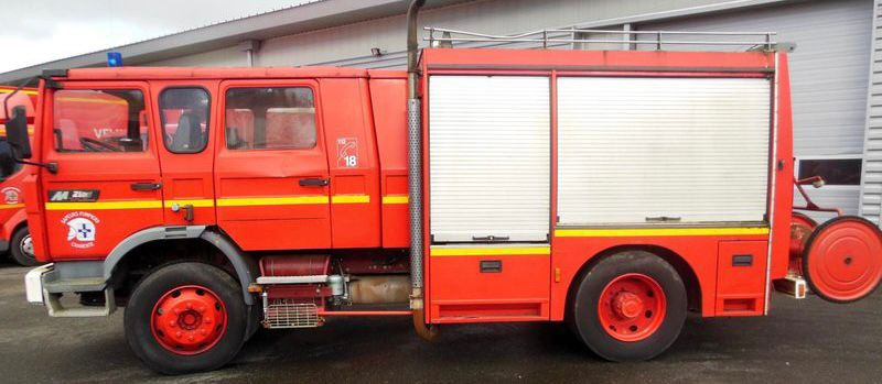 Renault M210 Midliner Feuerwehr 3.000 Liter Tank+ Pumpe - Brandbil: billede 1 Renault M210 Midliner Feuerwehr 3.000 Liter Tank+ Pumpe - Brandbil: billede 1