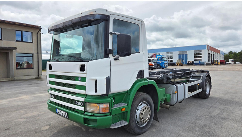 Scania P94 4X2 220 - Lastbil med wirehejs: billede 1 Scania P94 4X2 220 - Lastbil med wirehejs: billede 1