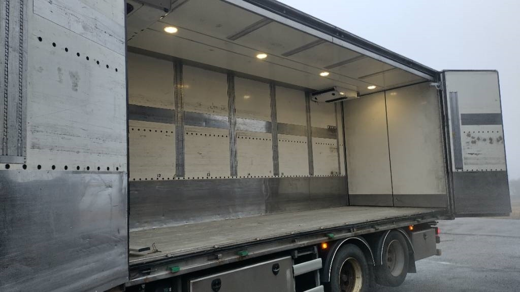 Scania R520 6x2 kokosivuauk kori, thermoking kone - Kølevogn lastbil: billede 5 Scania R520 6x2 kokosivuauk kori, thermoking kone - Kølevogn lastbil: billede 5