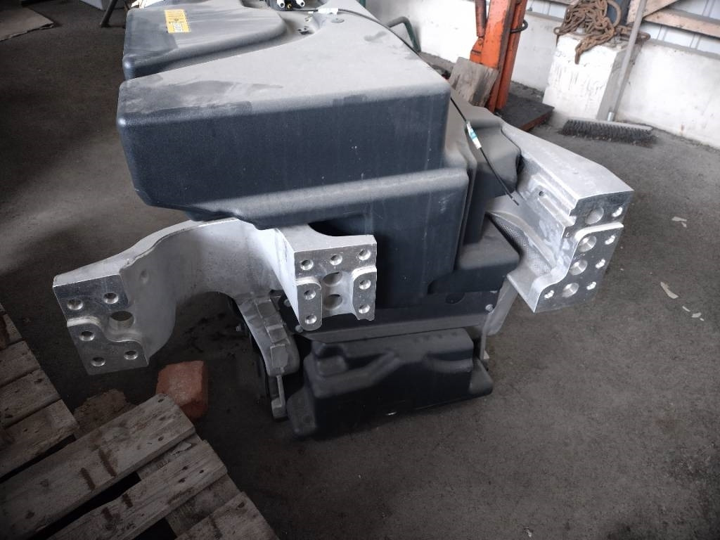 Volvo Polttoaine tankki 2+2 - Ramme/ Chassis for Lastbil: billede 4 Volvo Polttoaine tankki 2+2 - Ramme/ Chassis for Lastbil: billede 4